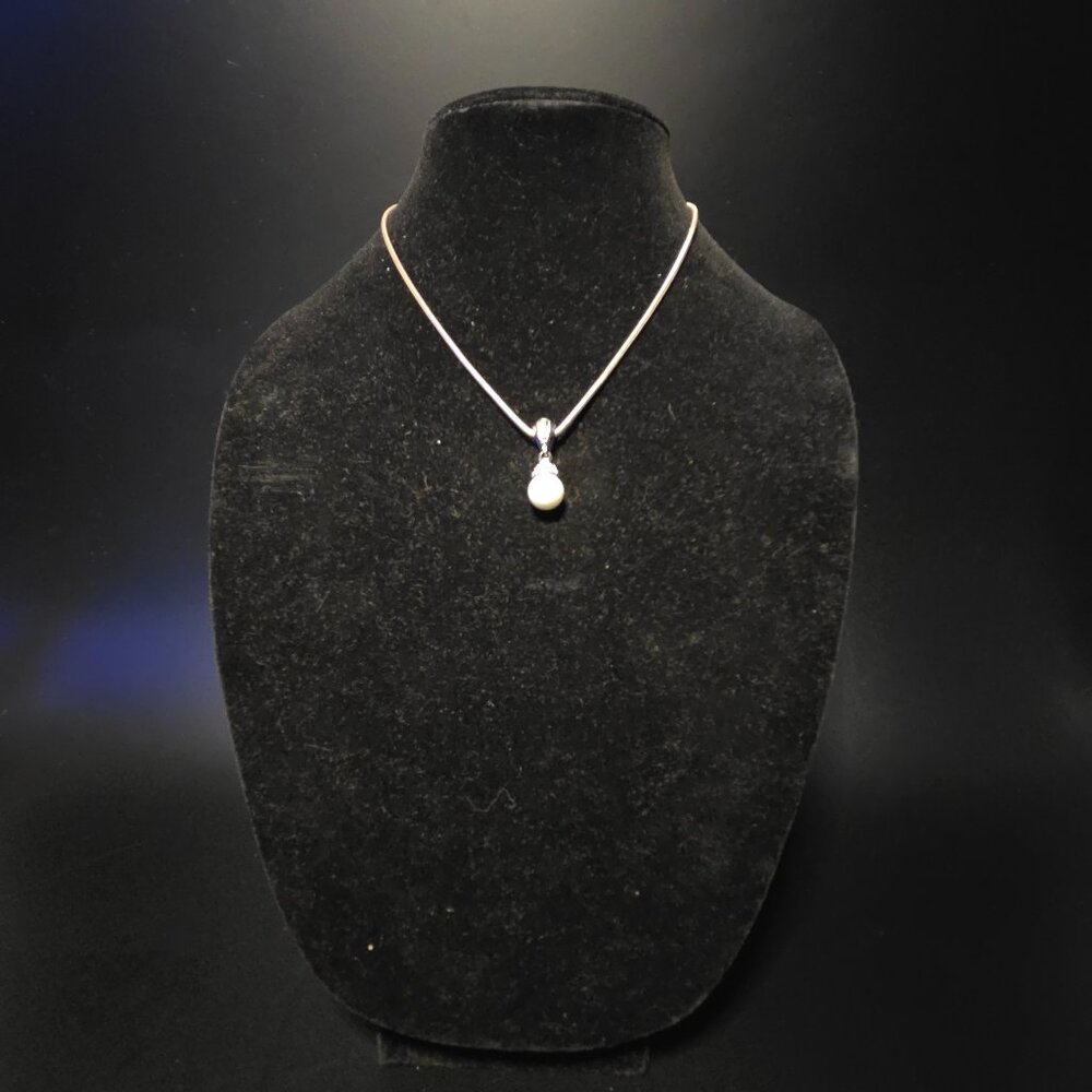 pearl drop neclace